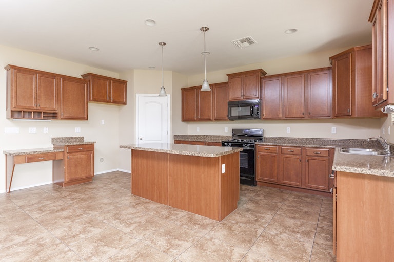 Photo 8 of 25 - 5613 W Kowalsky Ln, Phoenix, AZ 85339
