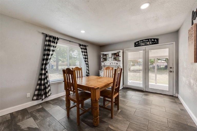 Photo 12 of 22 - 100 Chestnut St, Aledo, TX 76008