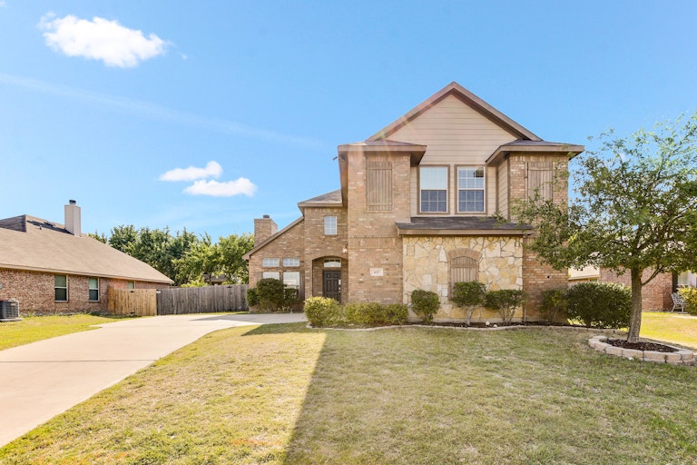 Photo 4 of 26 - 937 Willow Crest Dr, Midlothian, TX 76065