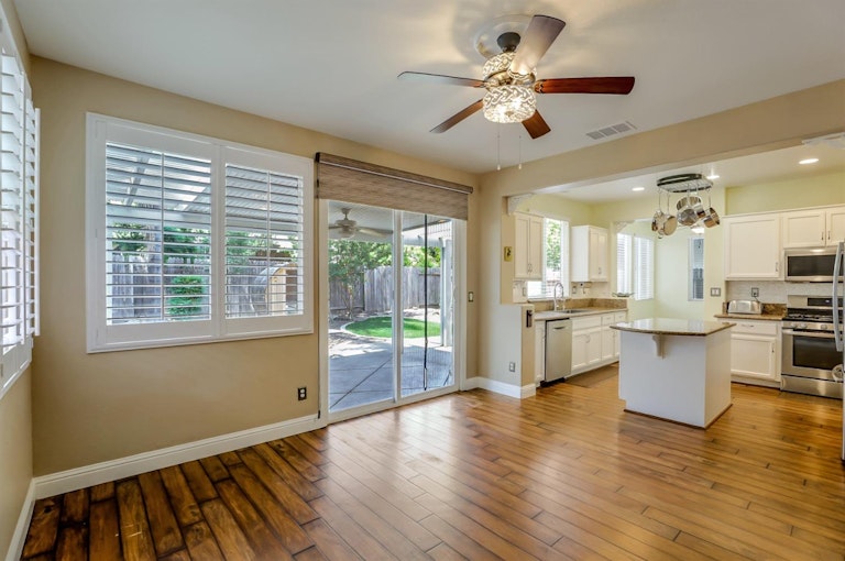 Photo 14 of 54 - 5071 Tuckerman Way, Sacramento, CA 95835