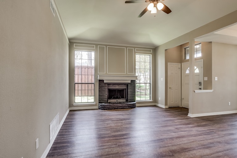 Photo 4 of 27 - 1814 Apache Trl, Mesquite, TX 75149