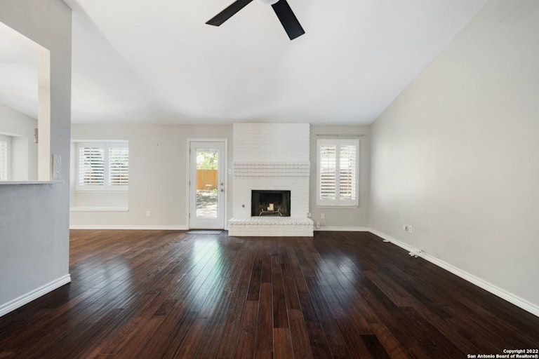 Photo 6 of 28 - 13930 Chisom Creek St, San Antonio, TX 78249