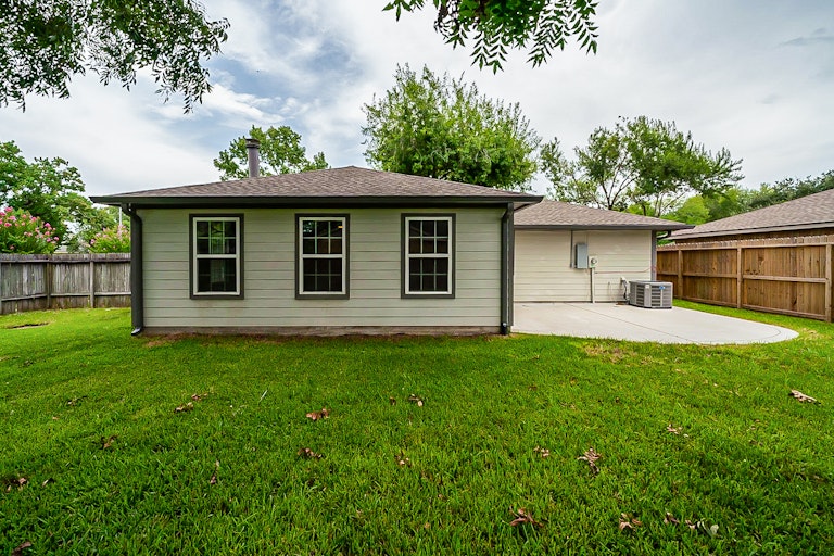 Photo 7 of 32 - 105 Greenshire Dr, League City, TX 77573