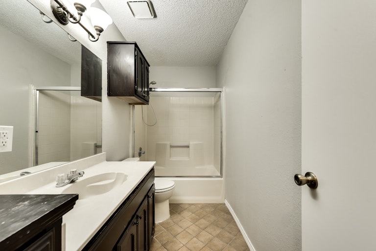 Photo 22 of 26 - 3615 Dalton Dr, Corinth, TX 76208