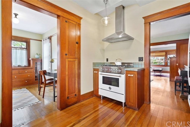 Photo 23 of 42 - 526 E 8th St, Long Beach, CA 90813