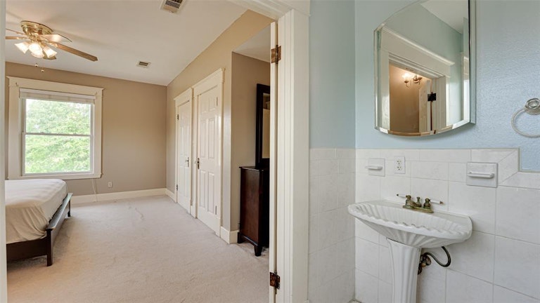 Photo 30 of 40 - 613 E Marvin Ave, Waxahachie, TX 75165