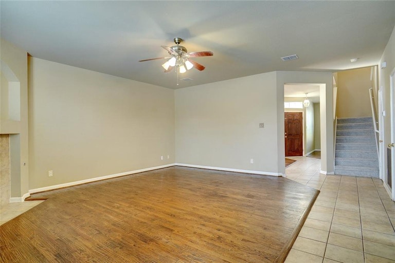 Photo 10 of 34 - 1709 White Dove Ln, Denton, TX 76210