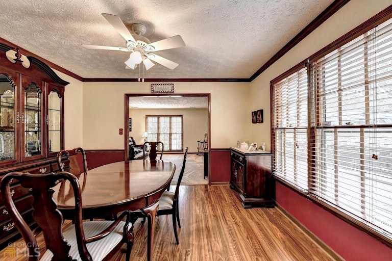 Photo 13 of 47 - 658 Shiloh Ct, Lawrenceville, GA 30044