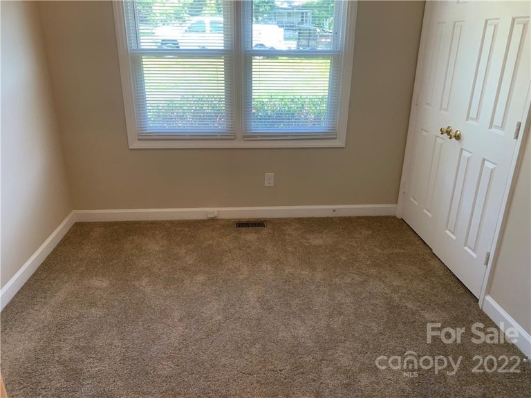 Photo 11 of 16 - 408 Millsaps Rd, Statesville, NC 28625