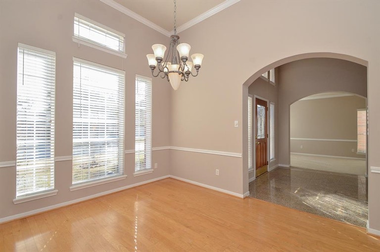 Photo 8 of 34 - 14810 Winterfair Dr, Houston, TX 77082