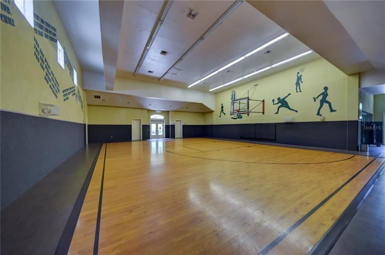 Photo 25 of 35 - 10103 Courtney Palms Blvd #202, Tampa, FL 33619