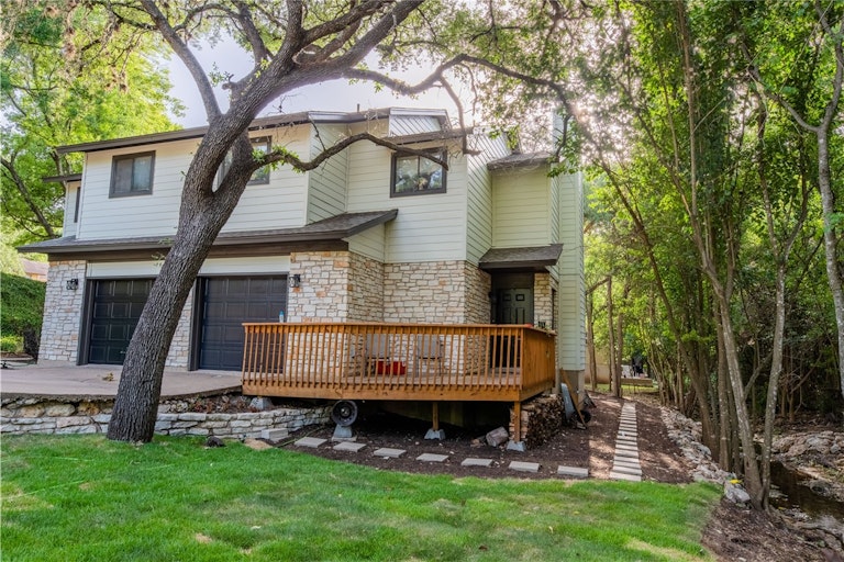 Photo 25 of 32 - 9000 Mountain Ridge Dr, Austin, TX 78759