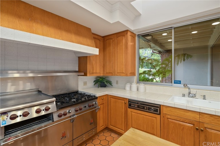 Photo 34 of 75 - 1123 W Donington St, Glendora, CA 91741