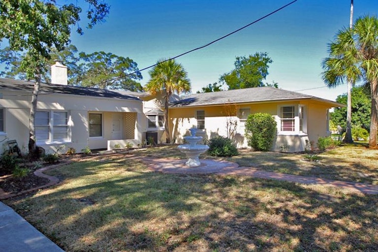 Photo 1 of 11 - 205 Sunburst Ct, Clearwater, FL 33755