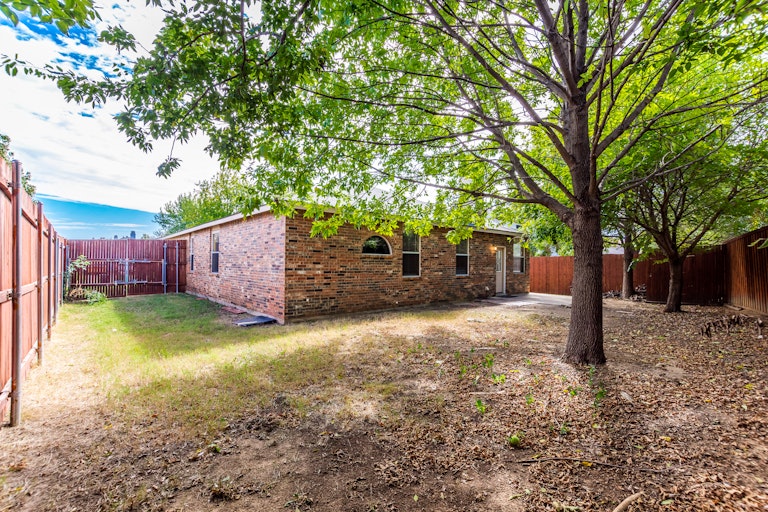 Photo 31 of 31 - 7900 Seven Oaks Ln, Denton, TX 76210