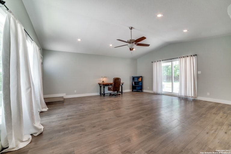 Photo 14 of 27 - 837 Canterbury Hill St, San Antonio, TX 78209