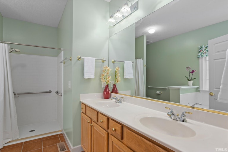 Photo 25 of 59 - 152 Rockport Ridge Way, Cary, NC 27519