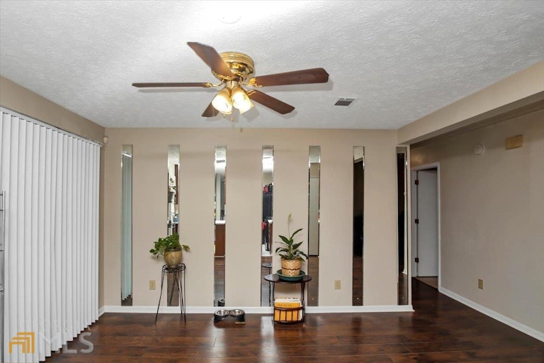 Photo 14 of 22 - 11525 Matthews Trl, Hampton, GA 30228