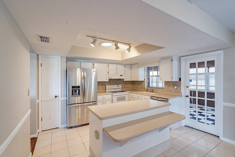 Photo 8 of 26 - 879 Fruitland Dr, Deltona, FL 32725