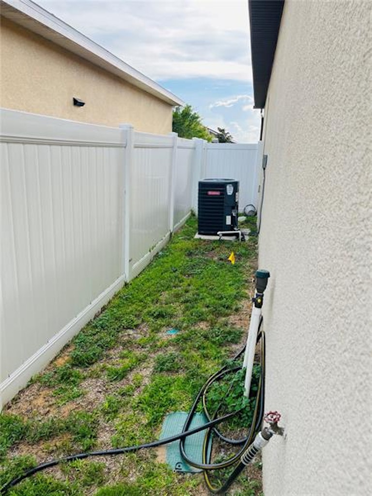 Photo 15 of 25 - 914 Fallon Hills Dr, Haines City, FL 33844