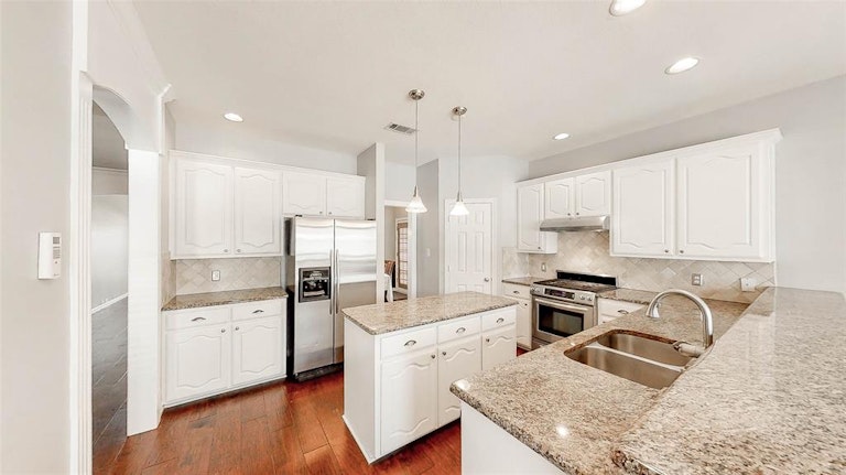 Photo 9 of 34 - 1800 Tara Ct, Flower Mound, TX 75028