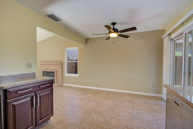 Photo 5 of 30 - 7863 Deer Creek Dr, Sacramento, CA 95823