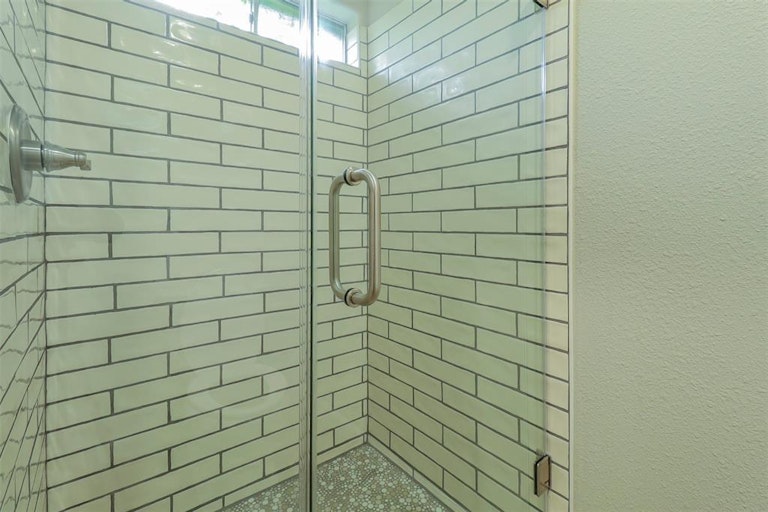 Photo 17 of 20 - 16927 Paint Rock Rd, Friendswood, TX 77546