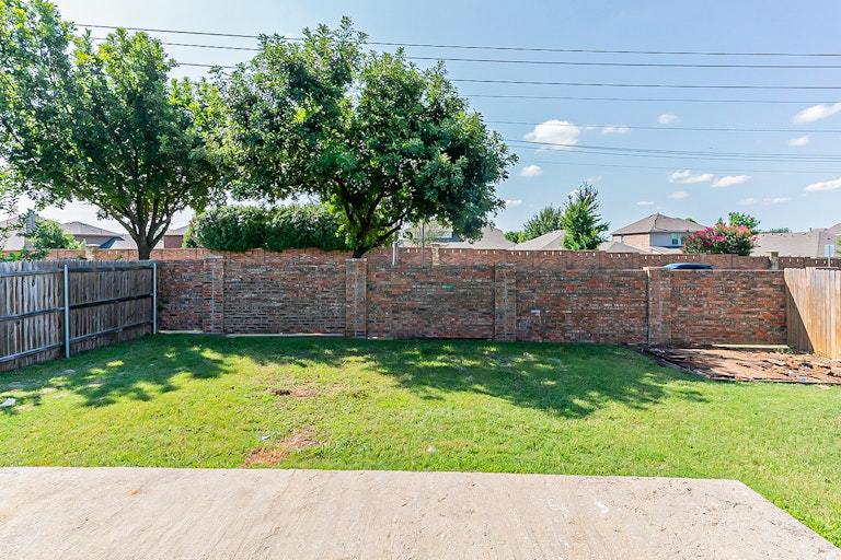 Photo 27 of 27 - 610 Silvertop Rd, Arlington, TX 76002