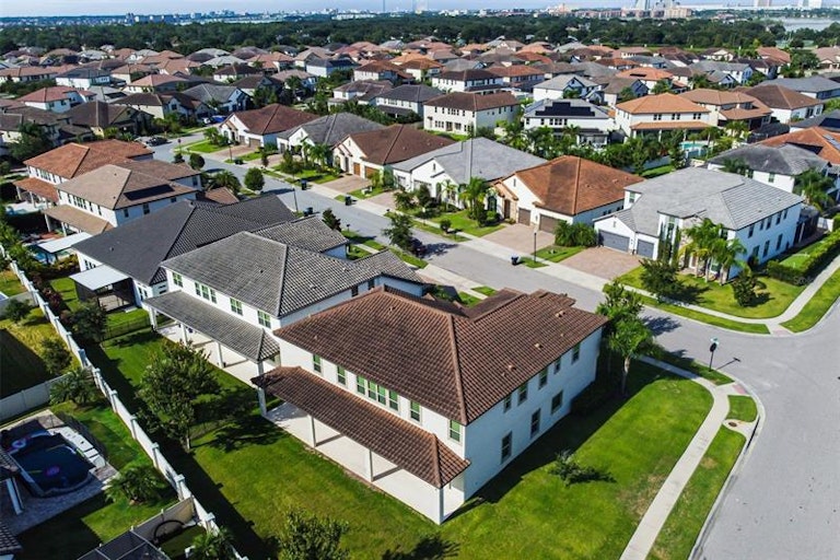 Photo 9 of 77 - 10430 Warrick St, Orlando, FL 32836