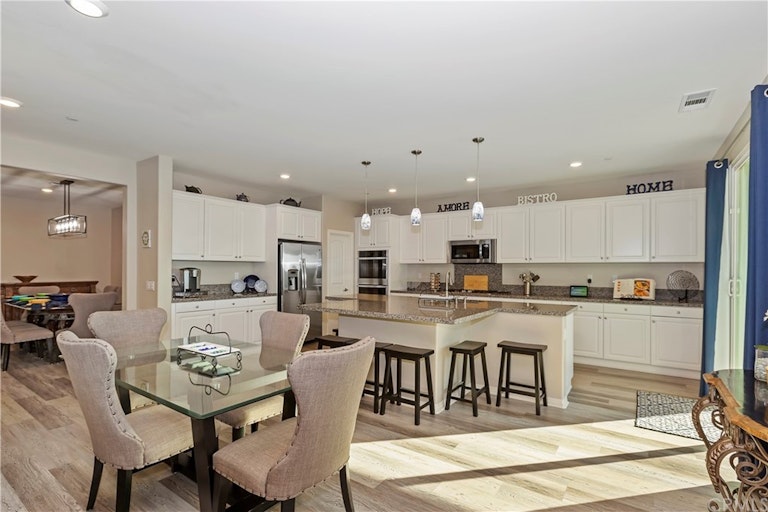 Photo 15 of 50 - 5120 Armendarez Ln, Fontana, CA 92336