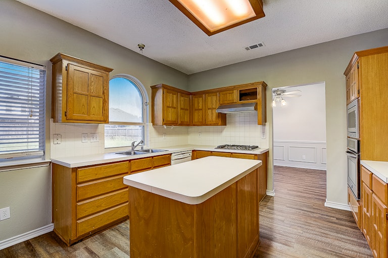 Photo 4 of 31 - 1110 Boyd Dr, Wylie, TX 75098