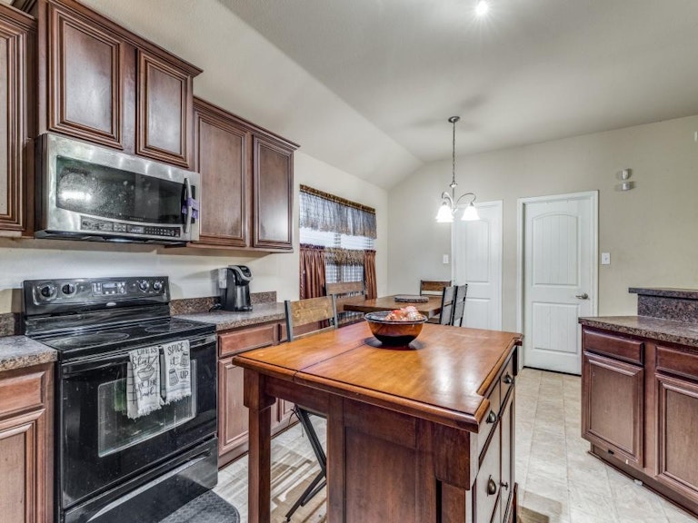 Photo 14 of 25 - 1862 Mason Way, Lancaster, TX 75134