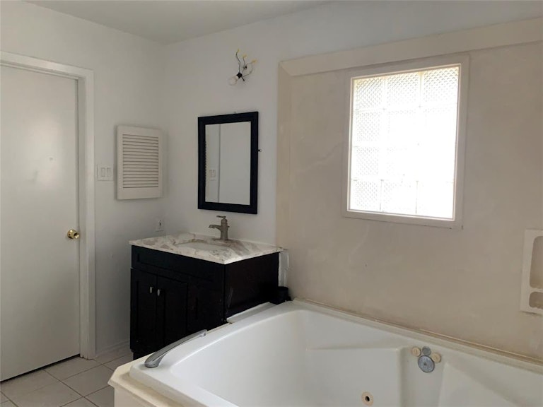 Photo 12 of 14 - 1406 Willersley Ln, Channelview, TX 77530