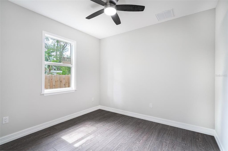 Photo 19 of 24 - 3920 W Crenshaw St, Tampa, FL 33614