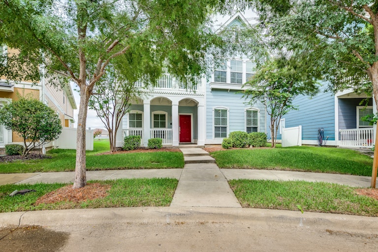 Photo 6 of 28 - 905 Charleston Ln, Savannah, TX 76227