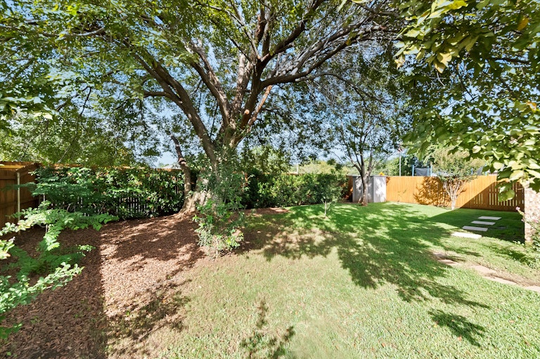 Photo 27 of 28 - 2225 Park Hurst Dr, Arlington, TX 76001