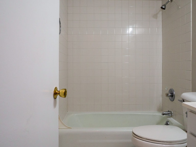 Photo 4 of 18 - 1020 Trollingwood Ln, Raleigh, NC 27615