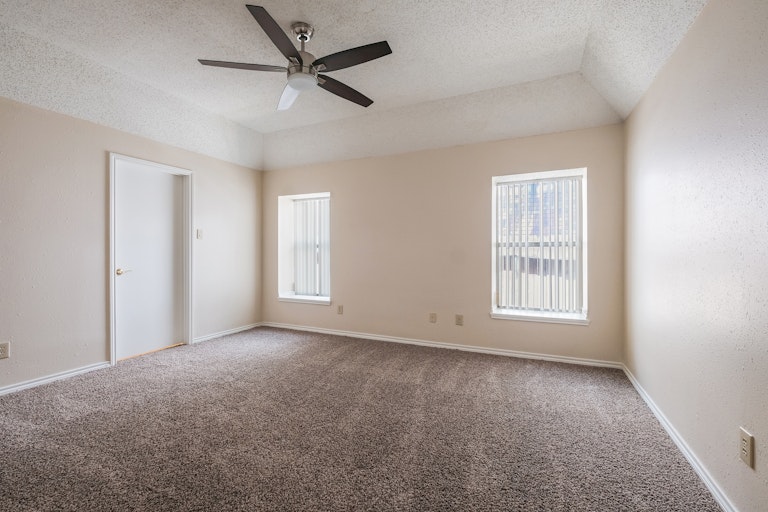 Photo 12 of 25 - 10138 Sandyglen, San Antonio, TX 78240