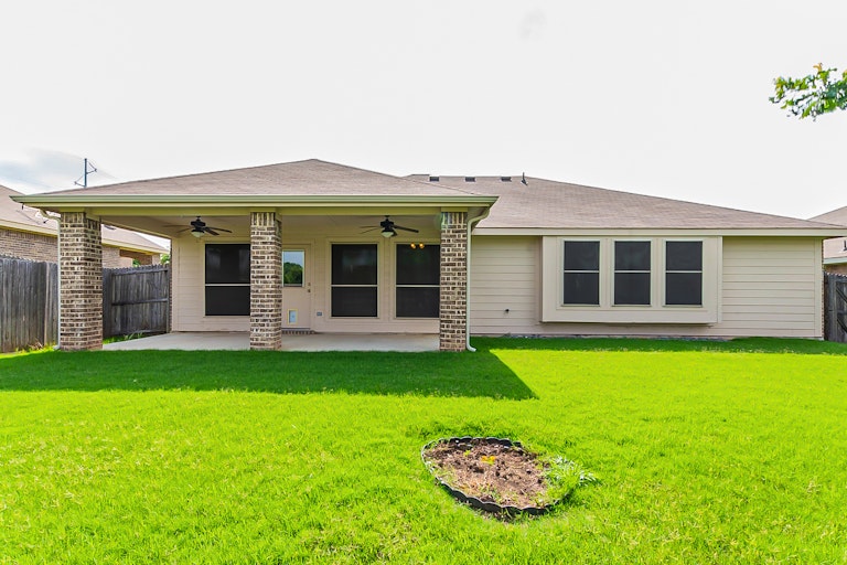 Photo 7 of 24 - 3713 Fallmeadow St, Denton, TX 76207