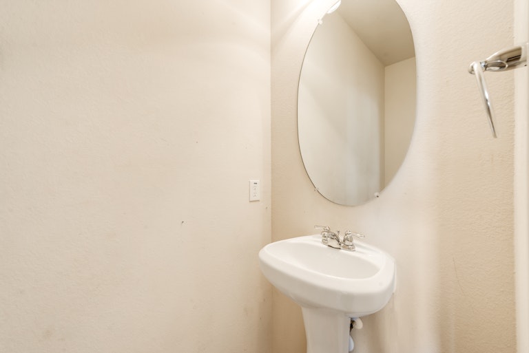 Photo 24 of 28 - 14000 Zippo Way, Haslet, TX 76052