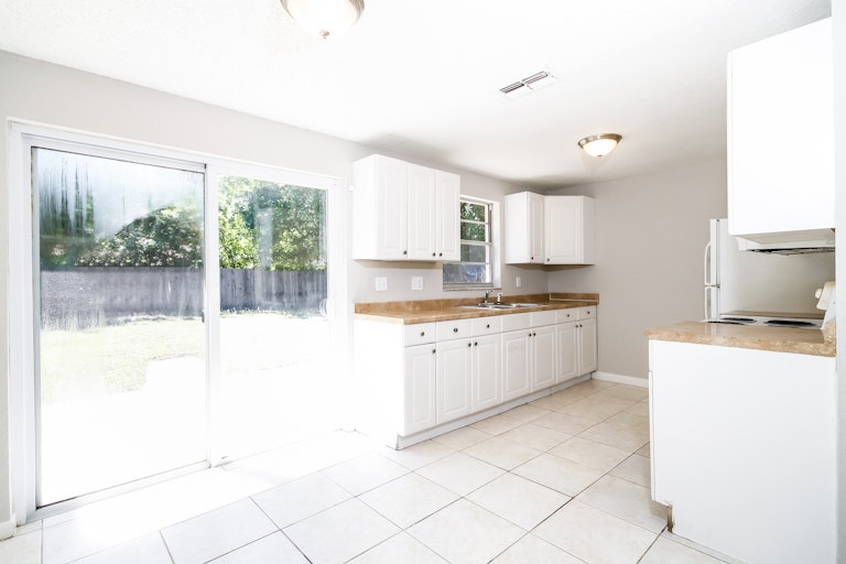 Photo 10 of 25 - 3611 Danny Bryan Blvd, Tampa, FL 33619