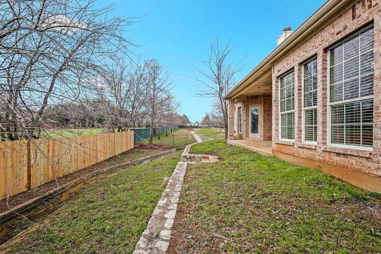 Photo 25 of 25 - 1311 Belleview Dr, Mansfield, TX 76063