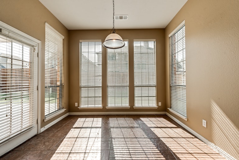Photo 14 of 30 - 6947 Navigation Dr, Grand Prairie, TX 75054