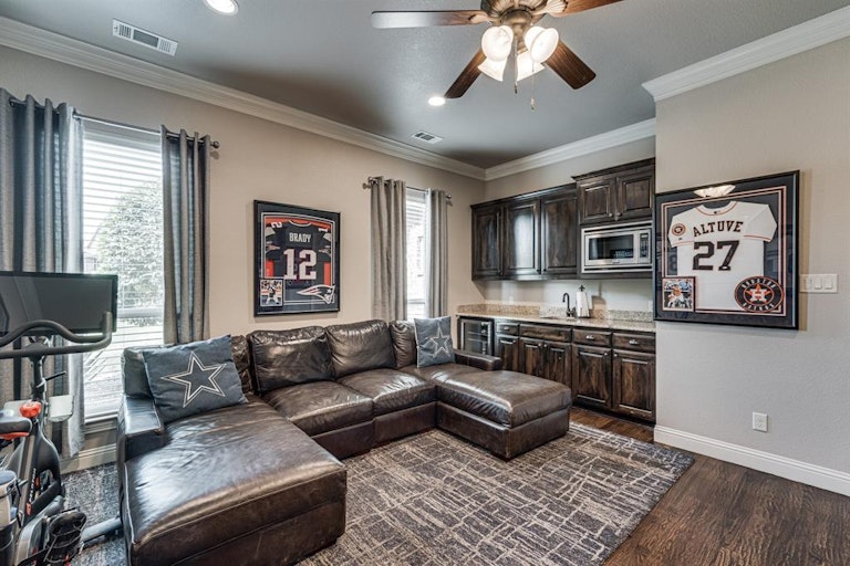 Photo 10 of 39 - 3911 Shiloh Trl, Midlothian, TX 76065