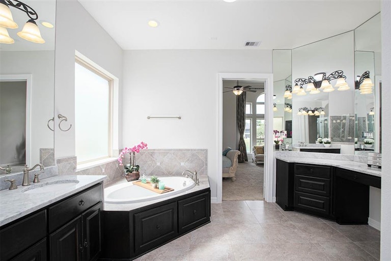 Photo 27 of 48 - 6339 Windermere Park Ln, Sugar Land, TX 77479
