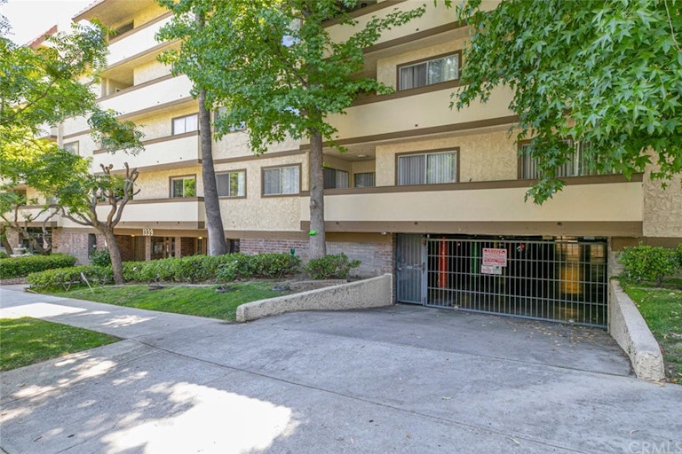 Photo 2 of 48 - 1339 N Columbus Ave, Glendale, CA 91202