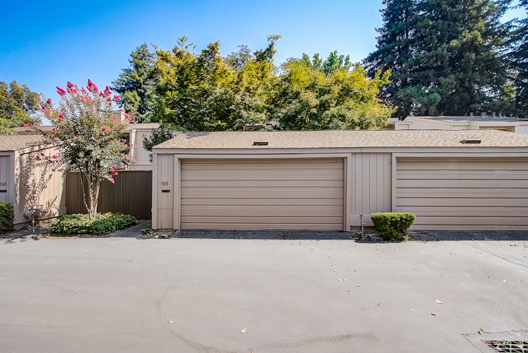 Photo 34 of 35 - 106 Hartnell Pl, Sacramento, CA 95825