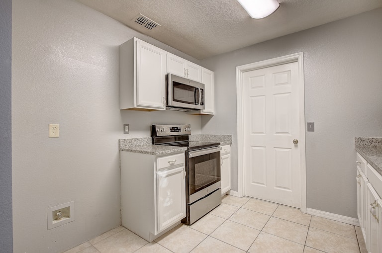 Photo 20 of 28 - 1915 2nd Dr, Sanford, FL 32771