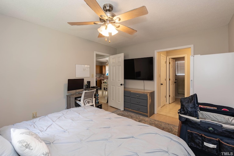 Photo 11 of 20 - 117 Eason Ct, Youngsville, NC 27596