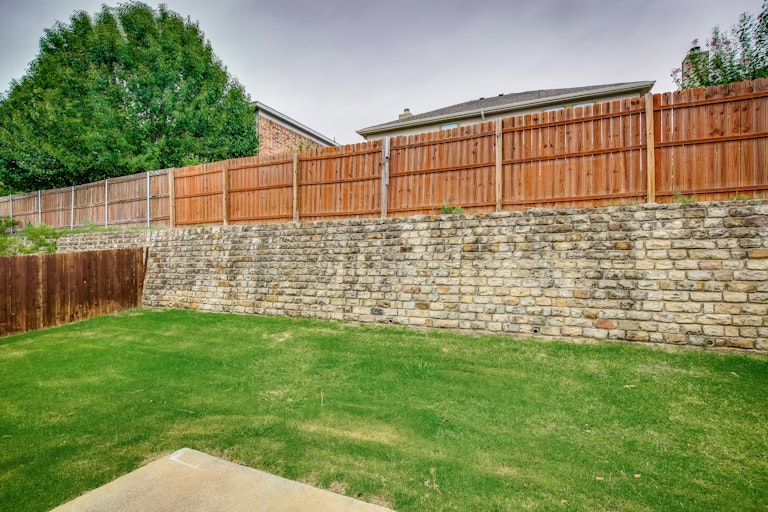 Photo 23 of 24 - 409 Twin Knoll Dr, McKinney, TX 75071